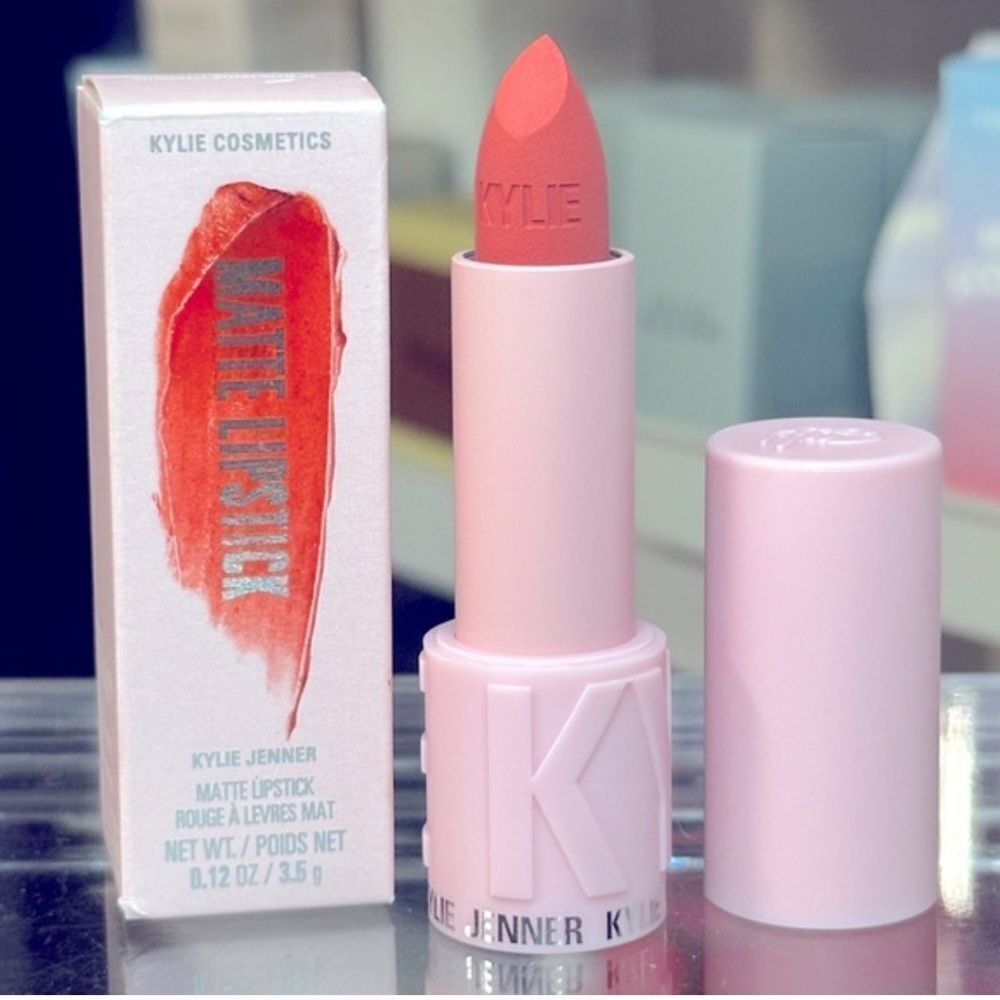 KYLIE COSMETICS MATTE LIPSTICK – 209 SUMMER SOMEWHERE